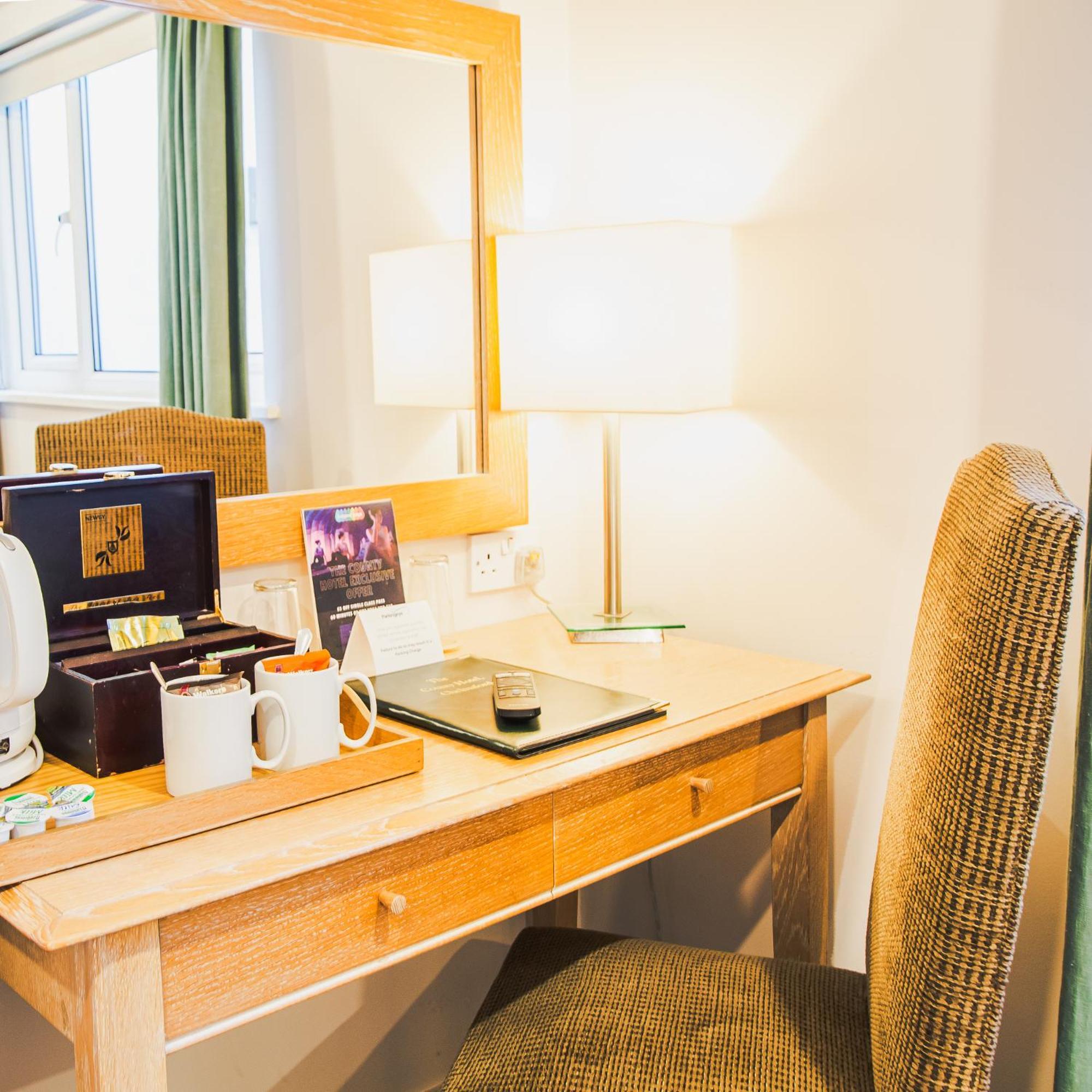 County Hotel Челмсфорд Экстерьер фото