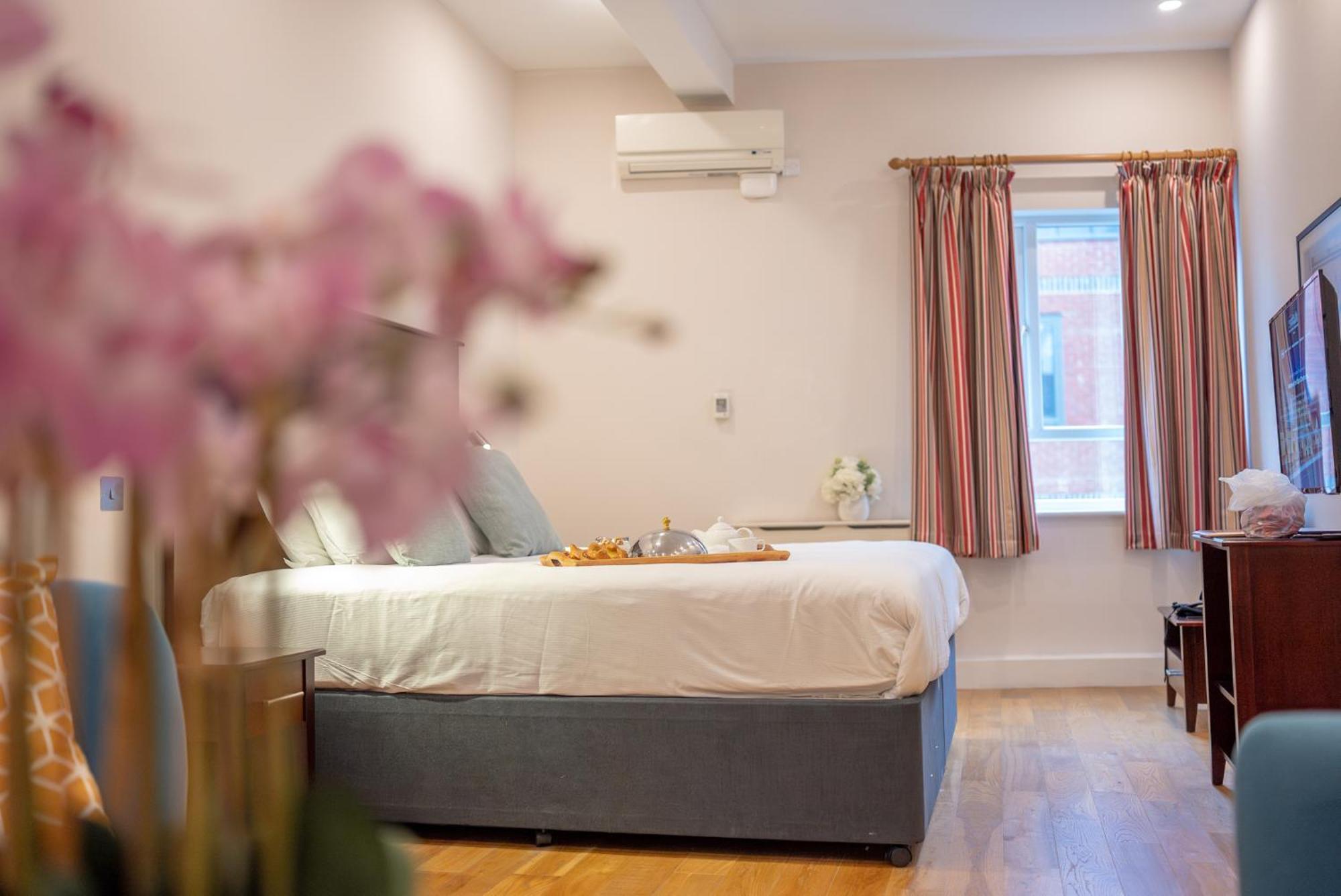 County Hotel Челмсфорд Экстерьер фото